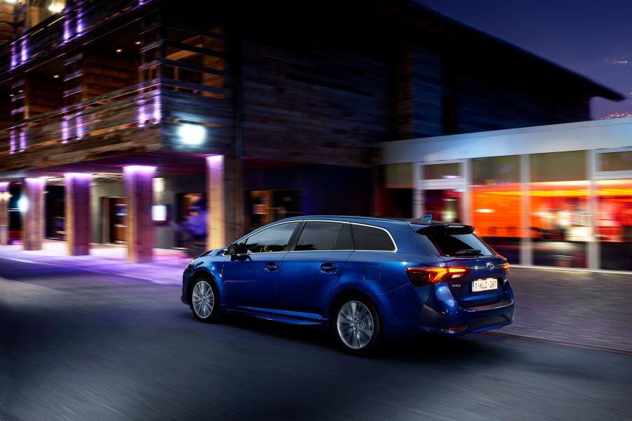  Toyota Avensis Wagon 2015 года  (фото 23 из 33)